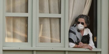 Κορωνοϊός: Πώς να φροντίσετε ένα ύποπτο κρούσμα στο σπίτι