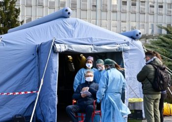 Κορωνοϊός: Να κλείσουν τα σχολεία πριν υπάρξει διασπορά όπως στην Ιταλία