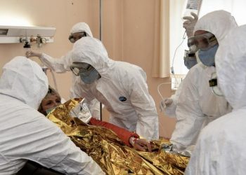 Κορωνοϊός: Πώς «ξέφυγε» σε Ηλεία & Αχαΐα – Απίστευτη… συμβουλή του ΕΟΔΥ: «Δεν μεταδίδεται με τη Θεία Κοινωνία»! (Videos)