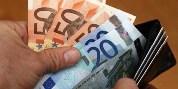 Alldaynews.gr πορτοφόλι-λεφτά-χρήματα-portofoli-lefta-xrhmata