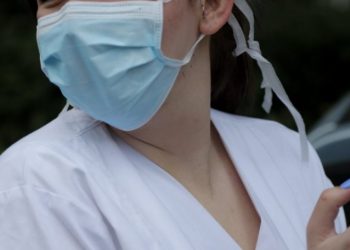 ΠΟΕΔΗΝ: Νοσούν 77 γιατροί και νοσηλευτές, σε καραντίνα 350
