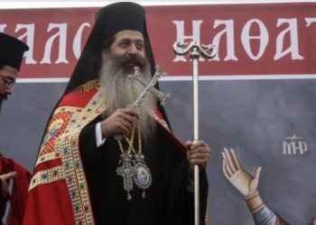 Μητροπολίτης Φθιώτιδας: «Παρακαλούσα τις γιαγιάδες να φύγουν από την εκκλησία και απαντούσαν… ας πεθάνουμε»