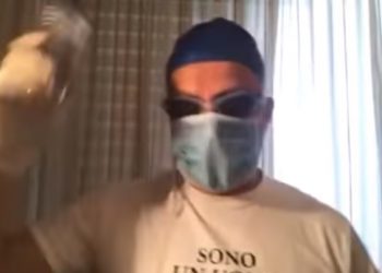 Το viral τραγούδι του Γιώργου Μητσικώστα για την καραντίνα