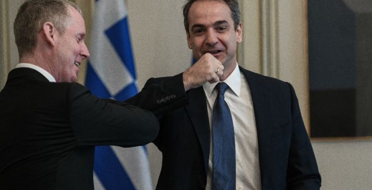 Κορονοϊός: Ο Μητσοτάκης σταμάτησε τις χειραψίες[photos]