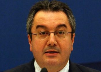 «Δυσαρέστησα πολλούς φίλους» – Ξαφνική αποχώρηση Μόσιαλου από την ενημέρωση για τον κορονοϊό