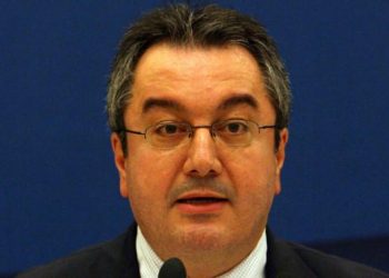 «Δυσαρέστησα πολλούς φίλους» – Ξαφνική αποχώρηση Μόσιαλου από την ενημέρωση για τον κορονοϊό