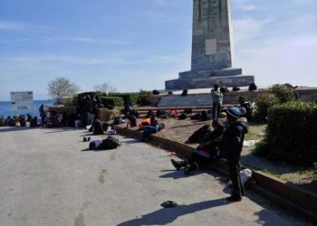 Μυτιλήνη: «Να μη γ@@ιόσν@ σα τη σκύλα να μην ήσουνα γκαστρωμένη μωρή» – Εικόνες ντροπής στο λιμάνι της Θέρμης (Video)