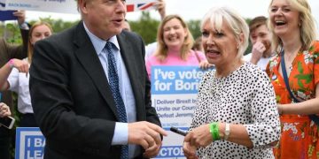 Alldaynews.gr Κορονοϊός: Νόσησε η Βρετανίδα υφυπουργός Υγείας! Είχε συναντηθεί με τον Τζόνσον και… εκατοντάδες άλλους