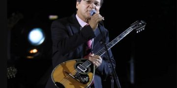 Alldaynews.gr Έκλεψαν το μπουζούκι του Χρήστου Νικολόπουλου!