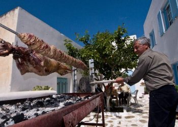 Οριστική η απόφαση της κυβέρνησης! Δεν σουβλίζουμε αρνί φέτος το Πάσχα