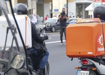 Alldaynews.gr Ντελιβεράδες καταγγέλλουν Απάνθρωπες συνθήκες εργασίας χωρίς προφυλάξεις!