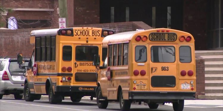 Alldaynews.gr Κορωνοϊός: Κλειστά όλα τα δημόσια σχολεία στη Νέα Υόρκη- Δεν αποκλείεται να παραμείνουν κλειστά όλη την χρονιά!