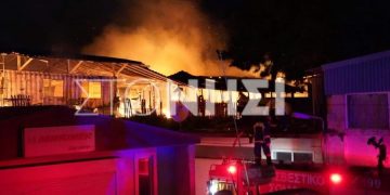 Alldaynews.gr Μεγάλη φωτιά ΤΩΡΑ στην Μυτιλήνη! Αναφορές πως πρόκειται για δομή ΜΚΟ