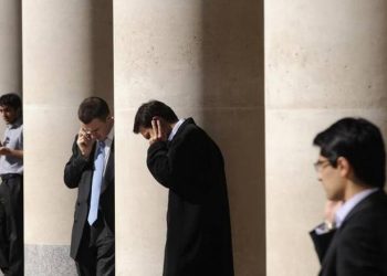 Γιατί βαδίζουμε ασυναίσθητα πέρα-δώθε όταν μιλάμε στο τηλέφωνο