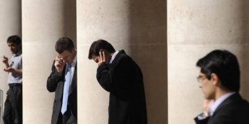 Alldaynews.gr Γιατί βαδίζουμε ασυναίσθητα πέρα-δώθε όταν μιλάμε στο τηλέφωνο