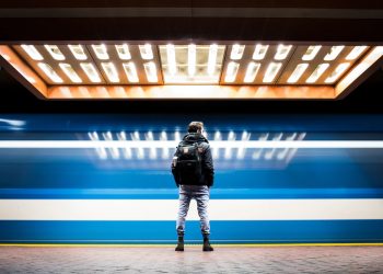 Δε γεννηθήκαμε για να δουλεύουμε, να πληρώνουμε λογαριασμούς και να πεθάνουμε