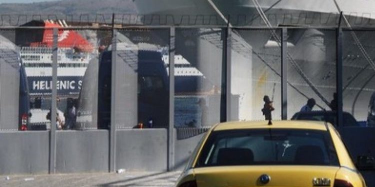 Alldaynews.gr Αστυνομικοί έσωσαν ταξιτζή που προσπάθησε να αυτοκτονήσει