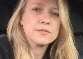 Εξοργιστικό: Διευθυντής έστειλε σε εργαζόμενη χιλιάδες σεξουαλικά μηνύματα και ημίγυμνες σέλφι – Απείλησε να τη θάψει αν το πει (vid)