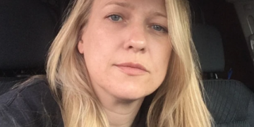 Alldaynews.gr Εξοργιστικό: Διευθυντής έστειλε σε εργαζόμενη χιλιάδες σεξουαλικά μηνύματα και ημίγυμνες σέλφι – Απείλησε να τη θάψει αν το πει (vid)