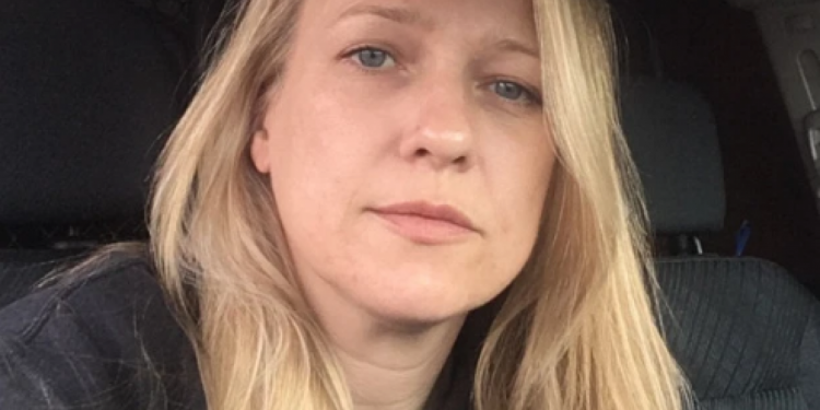 Alldaynews.gr Εξοργιστικό: Διευθυντής έστειλε σε εργαζόμενη χιλιάδες σεξουαλικά μηνύματα και ημίγυμνες σέλφι – Απείλησε να τη θάψει αν το πει (vid)