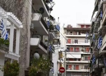 25η Μαρτίου: Κάθε σπίτι και μια ελληνική σημαία στη Λάρισα! Έτσι τιμούν την εθνική μας επέτειο (pics)