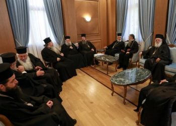 Ιερά Σύνοδος για κοροναϊό: Δεν μεταδίδεται με τη Θεία Κοινωνία