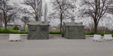 Τι Συμβαίνει και δεν το λένε;Σκηνές στήνουν αυτή την ώρα στρατιώτες έξω από το νοσοκομείο Σερρών[photos]