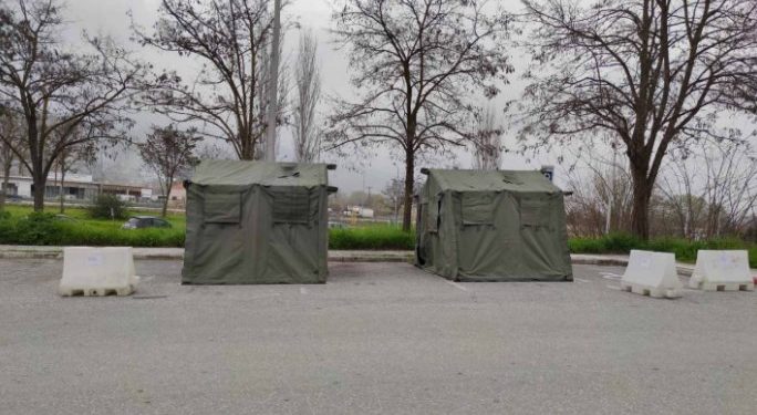 Τι Συμβαίνει και δεν το λένε;Σκηνές στήνουν αυτή την ώρα στρατιώτες έξω από το νοσοκομείο Σερρών[photos]