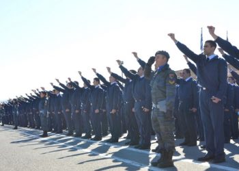 Δεκάδες σμηνίτες εξετάζονται ως ύποπτα κρούσματα κορωνοϊού