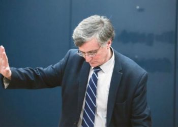 «Έσπασε» ο Τσιόδρας την ώρα της συνέντευξης, μιλώντας για τους γονείς μας (Video)