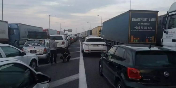 Έβρος: Οι Τούρκοι άνοιξαν το τελωνείο στους Κήπους μετά από αυτές τις εικόνες! Ουρές χιλιομέτρων (pics)