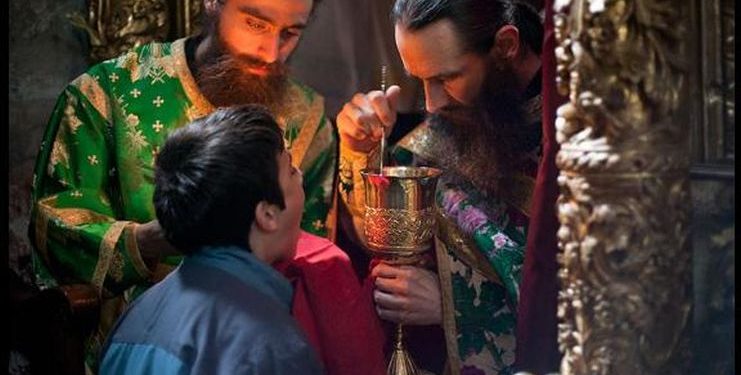 “Χριστιανοταλιμπανισμός” – Δεν μπορεί να σταματάμε καρναβάλια και οι πιστοί να μεταλαμβάνουν από το ίδιο κουτάλι