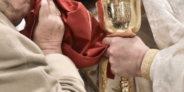 Alldaynews.gr Μητροπολίτης Κέρκυρας! «Σπάστε την απαγόρευση κυκλοφορίας κι ελάτε να κοινωνήσετε»