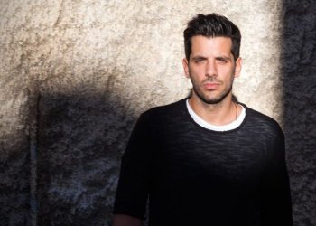 Κορωνοϊός – Θοδωρής Φέρρης: «Εκτός από μένα διαγνώστηκαν και άλλοι 6-7 φίλοι από την παρέα μου» δηλώνει ο τραγουδιστής