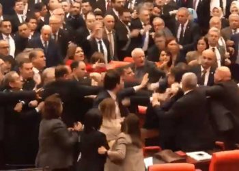 Άγριο  Ξύλο στην Βουλή για τα… μάτια του Ερντογάν