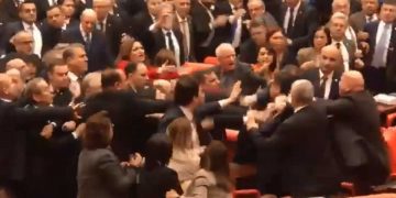 Alldaynews.gr Άγριο  Ξύλο στην Βουλή για τα… μάτια του Ερντογάν