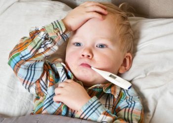 Κορωνοϊός: «Και τα παιδιά κάτω των 10 ετών μπορεί να νοσήσουν» λέει ο πρύτανης του ΕΚΠΑ