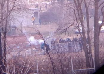 Έβρος: Τουρκική διμοιρία ρίχνει δακρυγόνα στην ελληνική πλευρά – «Πεδίο βολής» για αστυνομικούς (Videos)