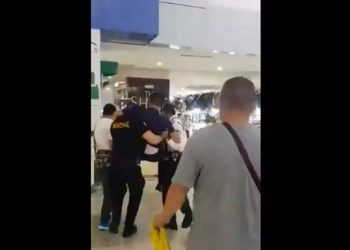 Πυροβολισμοί σε εμπορικό κέντρο: Ένοπλος κρατά 30 ομήρους – Τρόμος και πανικός! Video ντοκουμέντο από τους πυροβολισμούς