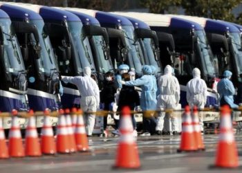 Άνδρας σκότωσε δύο αξιωματούχους σε μπλόκο για τον κορωνοϊό