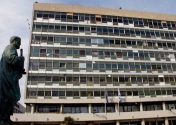 Καθηγητής καταγγέλλει προπηλακισμούς από φοιτητές – “Με κράτησαν “όμηρο” στο αυτοκίνητο”