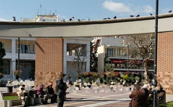 Και οι Παππούδες …ζωάρα! Με τον καφέ τους στα παγκάκια όλοι μαζί