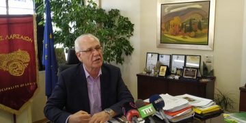 Κορωνοϊός: Έξαλλος ο δήμαρχος Λάρισας – «Μη συνωστίζεστε στα καφέ» (Video)