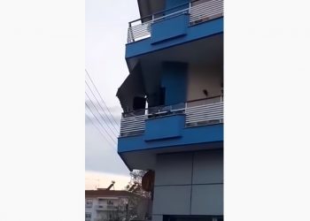 Κοζάνη: Βγήκε στο μπαλκόνι, έβαλε μουσική και του έστειλαν την αστυνομία! “Ψυχρολουσία” στη γειτονιά (Βίντεο)