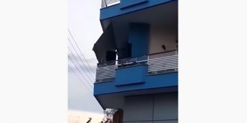 Alldaynews.gr Κοζάνη: Βγήκε στο μπαλκόνι, έβαλε μουσική και του έστειλαν την αστυνομία! “Ψυχρολουσία” στη γειτονιά (Βίντεο)