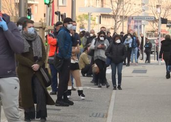 Κορονοϊός: Ουρά 300 ατόμων στη Μασσαλία για δοκιμή θεραπείας με χλωροκίνη (vid)