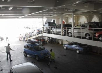 Τραγωδία σε γκαράζ πλοίου: Εγκλωβίστηκε ανάμεσα σε δύο φορτηγά και έχασε τη ζωή του
