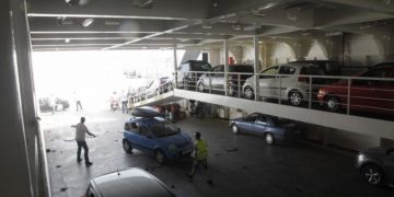 Τραγωδία σε γκαράζ πλοίου: Εγκλωβίστηκε ανάμεσα σε δύο φορτηγά και έχασε τη ζωή του