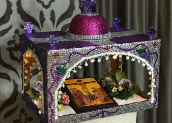 Λάρισα: Οικογένεια έφτιαξε τον δικό της Επιτάφιο και τον δώρισε στην εκκλησία (video)