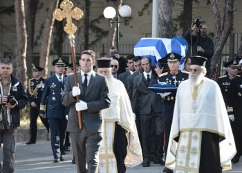 Ποιοι ζητάνε να κηδευτεί ο Γλέζος με τιμές αρχηγού κράτους;